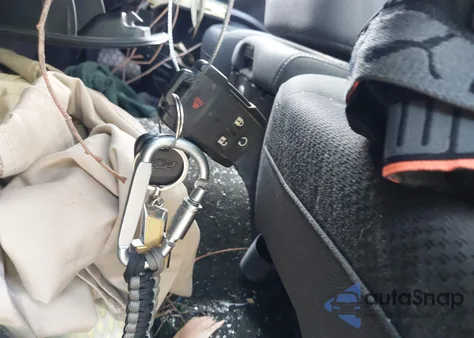 2017 Chevrolet Silverado 1500 1Lt из США, поврежденный, VIN 3GCPCREC5HG163750